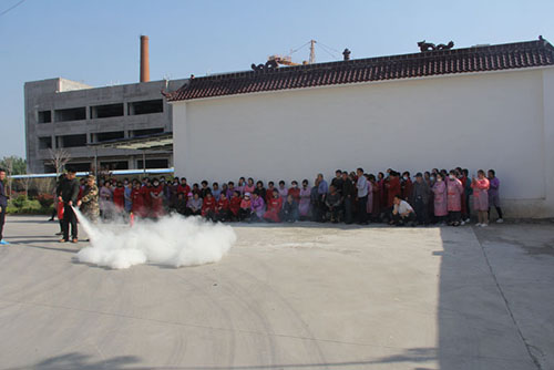 1556004016918090782.jpg 峄城大队走进劳动密集型企业开展消防安全培训1.jpg