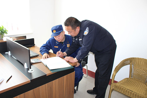 峄城大队深入公安派出所指导消防监督工作.jpg