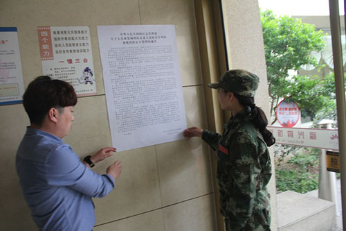峄城大队张贴《关于人员密集场所防范重大消防安全风险加强消防安全管理的通告》2.jpg