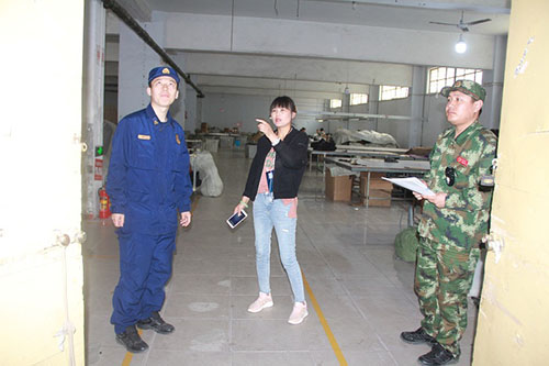 峄城大队复查隐患单位 严防恶性火灾事故发生2.jpg
