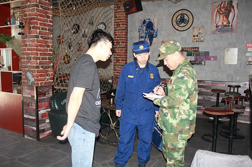 5月22日，峄城大队组织监督人员深入辖区娱乐场所开展消防安全检查。.jpg