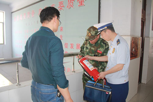 5月22日，峄城大队组织监督人员开展学校消防安全检查。 1.jpg