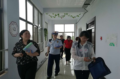 6月3日，峄城区消防、教体、住建等部门组成联合检查组，深入辖区学校开展消防安全检查。.jpg