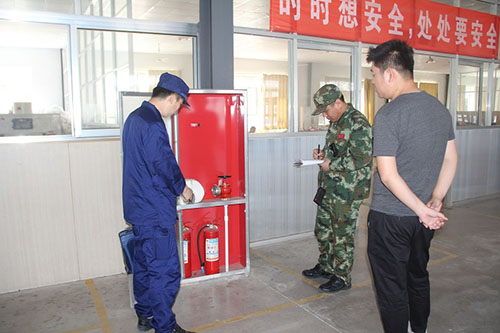 5月31日，峄城大队组织监督人员深入辖区企业排查整治消防安全隐患。 1.jpg