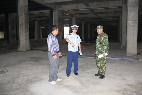 1559807287844071630.jpg 峄城大队检查在建工地消防安全2.jpg