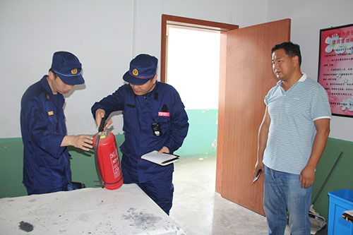 峄城大队全面排查学校消防安全隐患2.jpg