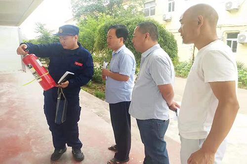 峄城区多部门联合检查养老服务机构消防安全1.jpg