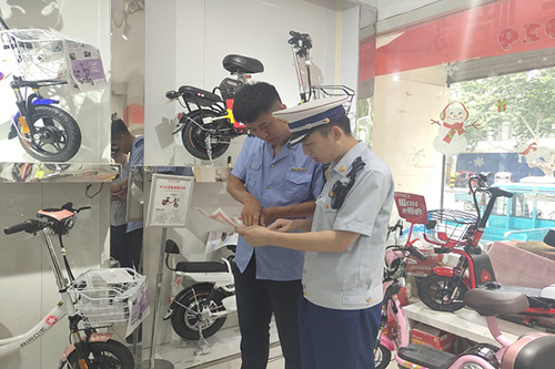 峄城大队联合区市场监督管理局开展电动车销售场所消防安全检查1.jpg
