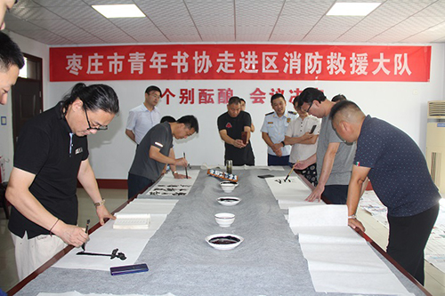1565164047489096009.jpg 市青年书协走进峄城大队义献墨宝1.jpg