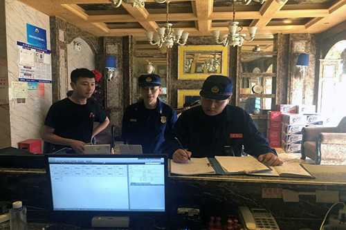 峄城大队检查公共娱乐场所消防安全3.jpg