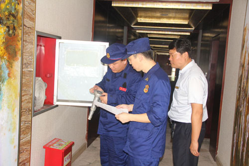 2峄城大队复查“问题单位”隐患整改情况.jpg